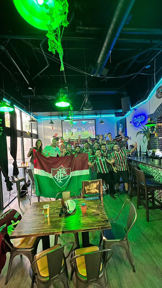 FluVancouver's tweet photo. Fluminenseeeee olé, ole, ole!!! #tricoloremtodaterra #ttt #fluminense #tropadourso #fazoL https://t.co/f4qbKpWNfH