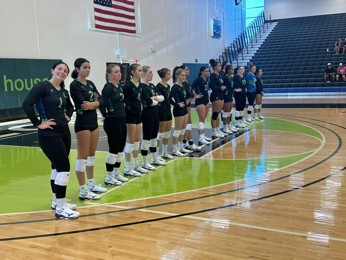 CLC_Volleyball's tweet photo. The ladies opened up conference play last night against Moraine valley and lost in three. Time to rest up and bounce back before the road trip to Ohio. #stilearning #itsaprocess @clc_lancervolleyball https://t.co/TnXzvdhme2