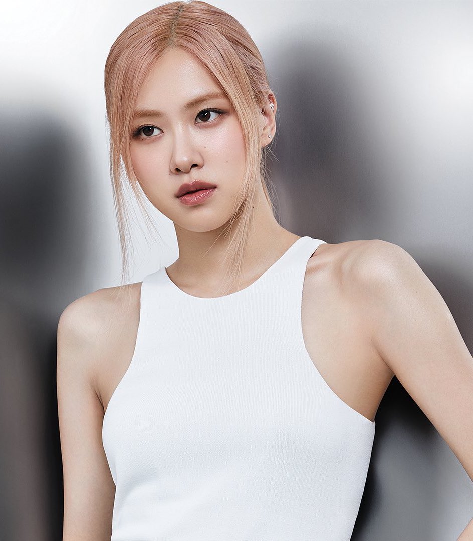 roseannepics's tweet photo. rosé for sulwhasoo https://t.co/DY0rTt3ARe