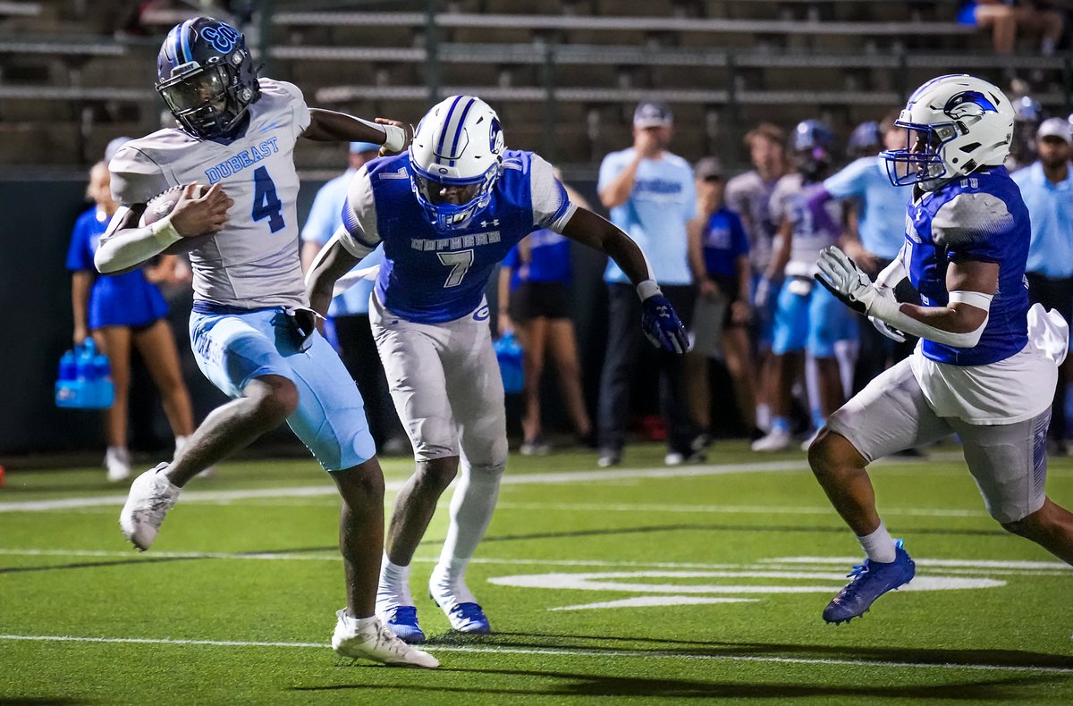 SportsDayHS's tweet photo. Pillage and plunder! 🏴‍☠️

@WERaiderFB shuts out Grand Prairie 49-0 😱

More photos from @SmileyPool: https://t.co/NpWlS0PSce

Box score, summary: https://t.co/eetbBtZONT

#TXHSFB https://t.co/GQGzBsr8Fe