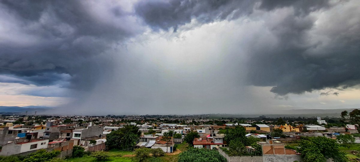 Sidemrmax's tweet photo. Antes de la lluvia de hoy
#Morelia https://t.co/dZ21OuIAGU