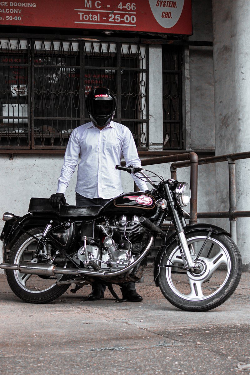 TheNickEye1's tweet photo. @royalenfieldtribe
#BulletMeriJaan #RoyalEnfield #Bullet350 #nicksingh4real https://t.co/Mw0suhmIDp