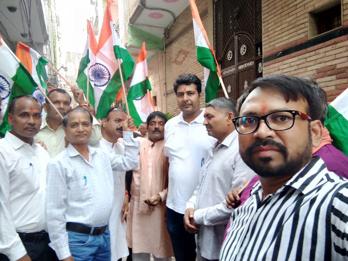 आज मेरी माटी मेरा देश के निमित्त कलश यात्रा में लोगों ने व कार्यकर्ताओं ने भाग लिया | प्रातः यात्रा में लोकप्रिय निगम पार्षद मास्टर सतपाल सिंह जी भी उपस्थित रहे.
यात्रा के दौरान भरपूर उत्साह देखने को मिला
<a href="/BJP4India/">BJP</a> <a href="/BJP4Delhi/">BJP Delhi</a>  <a href="/Virend_Sachdeva/">Virendraa Sachdeva</a> <a href="/ManojTiwariMP/">Manoj Tiwari</a> @pchauhanbjp