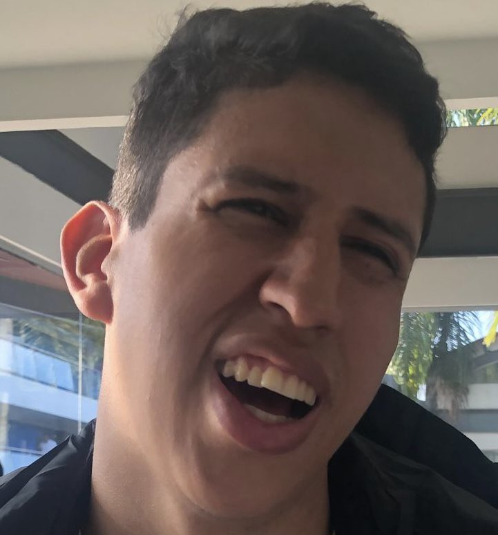 ConfesionesUSC_'s tweet photo. Cuando después de media hora de besos me dice que tiene la regla y diarrea a la vez… https://t.co/yGCHDzotiA