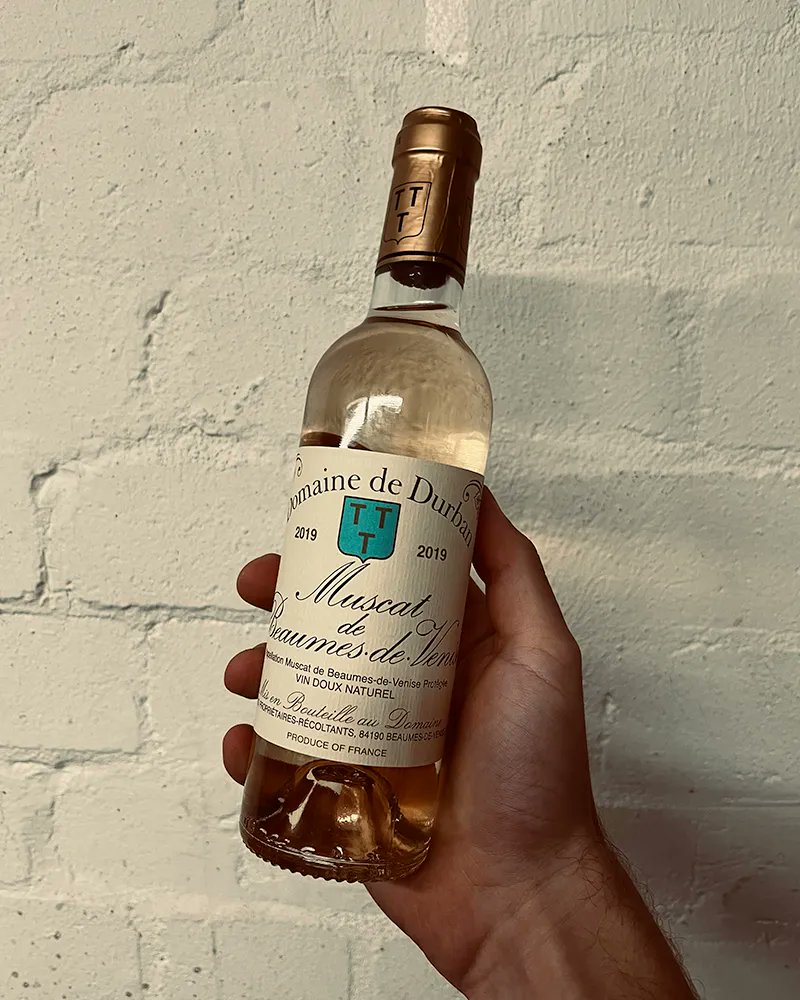 halfbottles's tweet photo. Weekend drop! Introducing this awesome Domaine de Durban Muscat de Beaumes de Venise 2019. Delicate flavours tingle the tongue with notes of pear and apricot. You can grab one of these for $36ea/dozen and is a drop you have to try! #venise #domainededurban #muscat #halfbottles https://t.co/SyMMHXUNKL