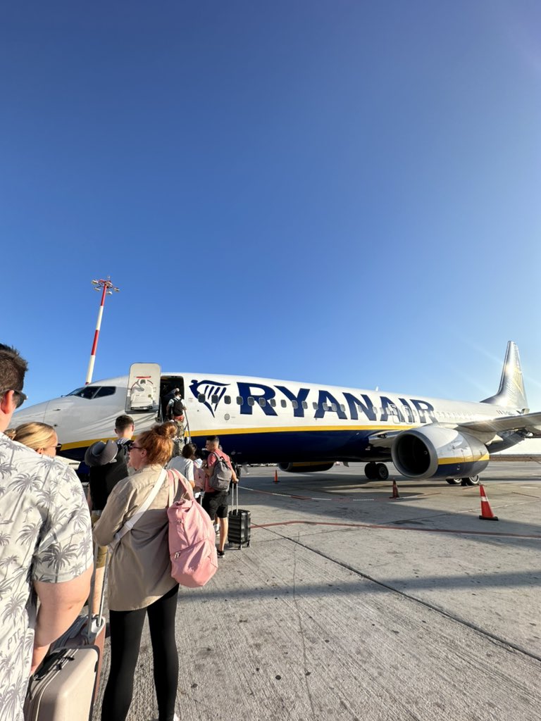 sami_wich's tweet photo. Good morning @Ryanair https://t.co/n3uWe2Cwt0