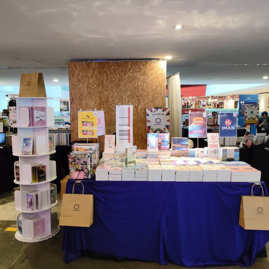 blacxalpha's tweet photo. Jangan lupa dapatkan buku terbitan @blacxalpha di booth @mangosteeencom sempena #festivalbukumerdeka bermula 31/8 - 3/9 bertempat di Sunway Putra Mall 

@IqbalRafiuddin @MuhammadFatrim @Lokman_H4Kim @mohamad_azwar @AlShamsuri https://t.co/pfWfgsZunE