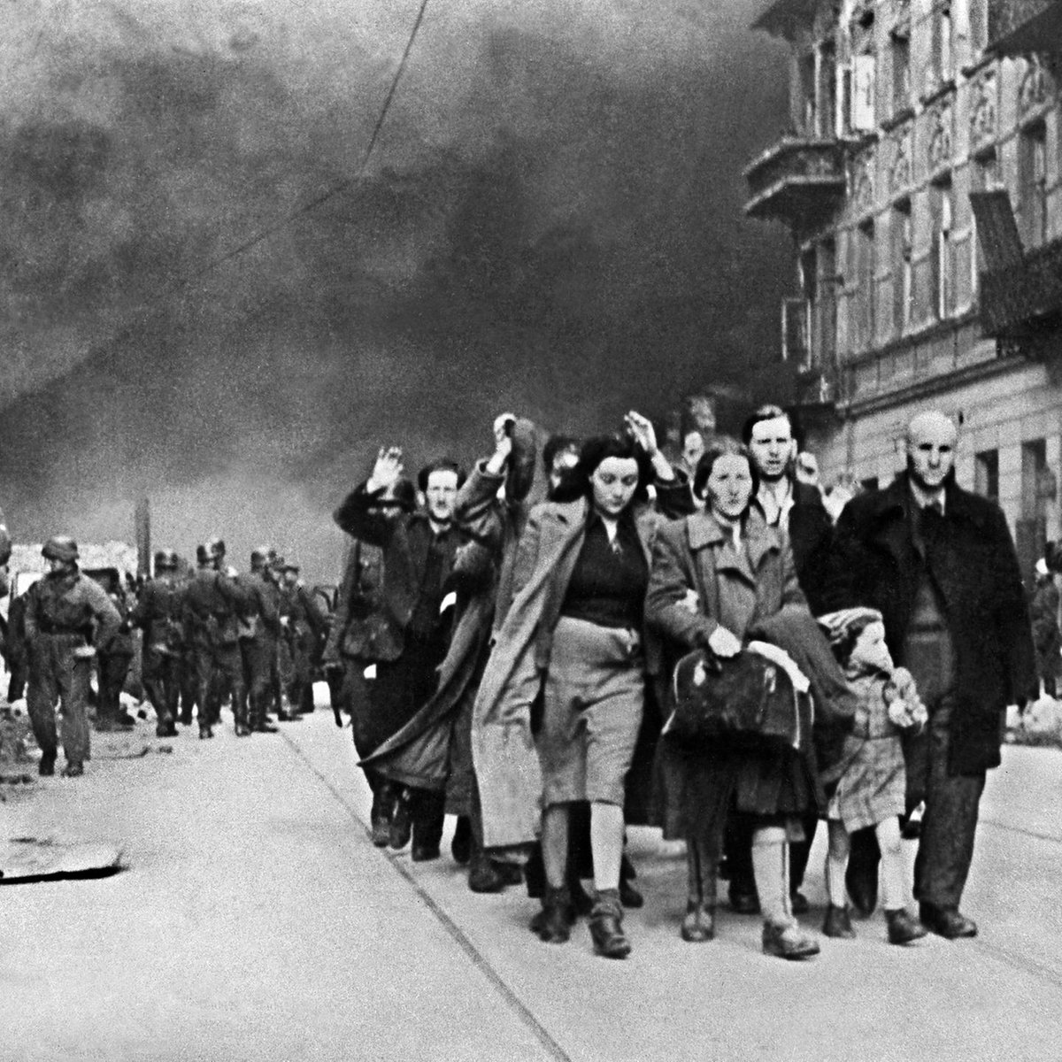 Anonymous00708's tweet photo. 01.September 1939
Hitler entfesselt den 2.Weltkrieg
Über 65 Millionen Tote
6 Millionen ermordete Juden
Ein Meer aus Blut &amp; Tränen
Und heute labern AfD-Politiker von "Vogelschiß" &amp; "Denkmal der Schande" 
Kein Vergeben! Kein Vergessen!
#fckafd #OpAfD
#Hitlergruß #Antisemitismus https://t.co/eZmjCSnSqP