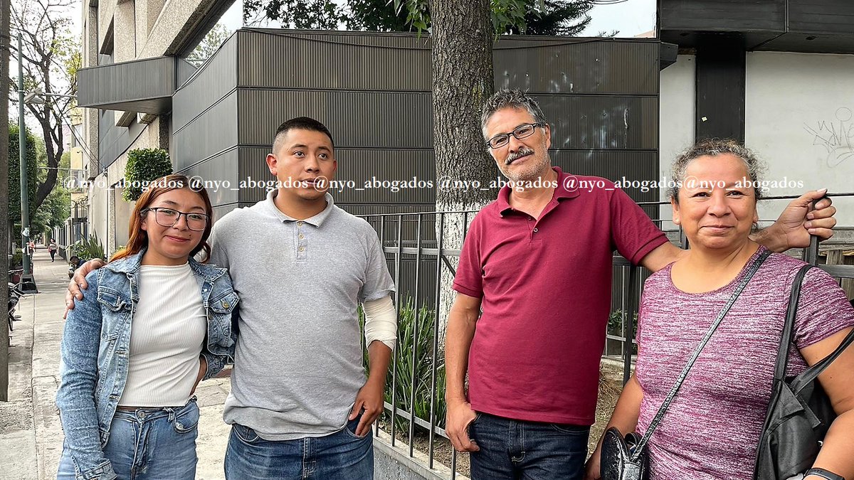 nyo_abogados's tweet photo. @c4jimenez @Tu_IMSS @Alc_Iztapalapa @spf_sspc Inocentes se reúnen con sus familias
Agentes de la @spf_sspc por falta de capacitación, detuvieron ilegalmente a dos transportistas ajenos al @Tu_IMSS ignorando la evidencia comprobatoria de reparto de medicamentos a otras clínicas que los estaban esperando. ProBono @nyo_abogados https://t.co/eJsiPRpkqM