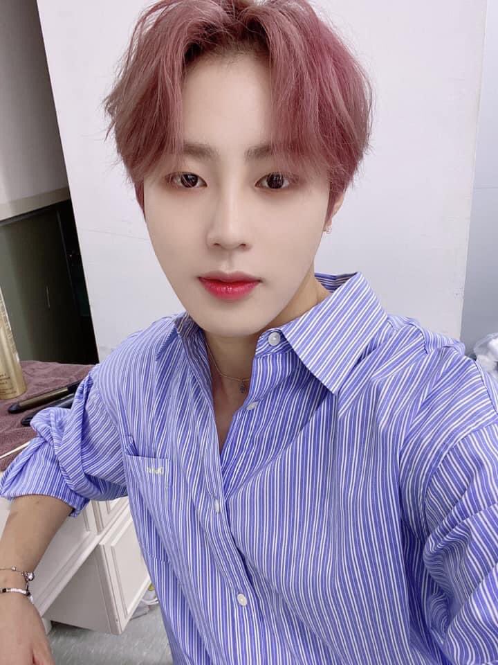 tenasia_'s tweet photo. 👋텐아시아 주제별 투표 진행 중👋
📻9월 3일 투표 마감됩니다📻
Q. 단독 예능 찍으면 대박날 것같은 남자 가수는❔
🔎 현재 순위 🔍
1⃣ #아스트로 #차은우 #CHAEUNWOO
2⃣ #엔하이픈 #선우 #SUNOO
3⃣ #하성운 #HASUNGWOON
4⃣ #엔하이픈 #성훈 #SUNGHOON)
🔗(https://t.co/CMZOL8PslV)
#ARTISTS https://t.co/FCHJP7cx1N