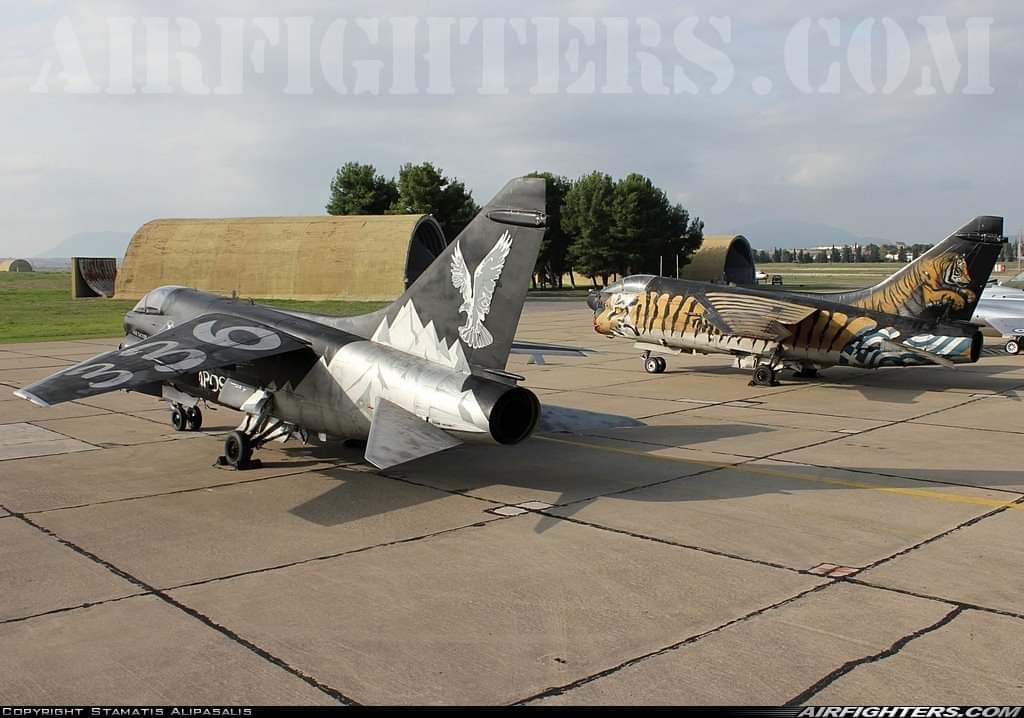 A-7E Corsair II, 158825 'Τίγρης'🐅🐯🐾
 A-7E Corsair II, 160616'Όλυμπος'🏔️🏔️
Tanagra AFB, 114CW
#A7E #Corsair #tiger #Olympus #335Sqn #336Sqn #TanagraAFB #114CW
airfighters.com/photo/162903/M…