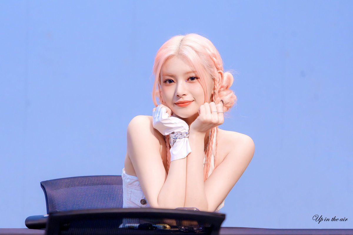 230825 송도아트홀 팬사인회

#왕이런 #이런 #yiren #everglow #에버글로우