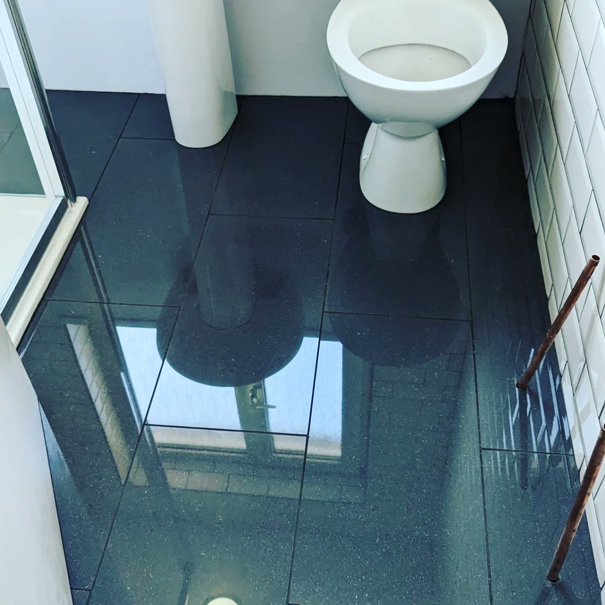 dunbartontiling's tweet photo. DUNBARTONSHIRE PRO TILING 
If you're looking to spruce up your kitchen or bathroom, contact Brian Gallagher on 07926947257 https://t.co/vNErcsgHQ8  he can assist you with tiling, splashback installation, and floor upgrades. Contact him for all your tiling renovation needs. https://t.co/jxsoqiw1Xt