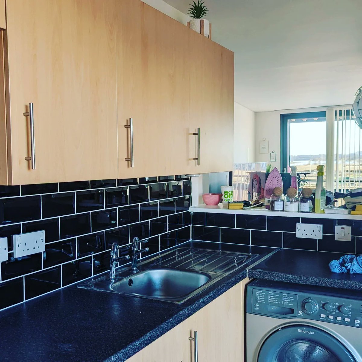 dunbartontiling's tweet photo. DUNBARTONSHIRE PRO TILING 
If you're looking to spruce up your kitchen or bathroom, contact Brian Gallagher on 07926947257 https://t.co/vNErcsgHQ8  he can assist you with tiling, splashback installation, and floor upgrades. Contact him for all your tiling renovation needs. https://t.co/jxsoqiw1Xt