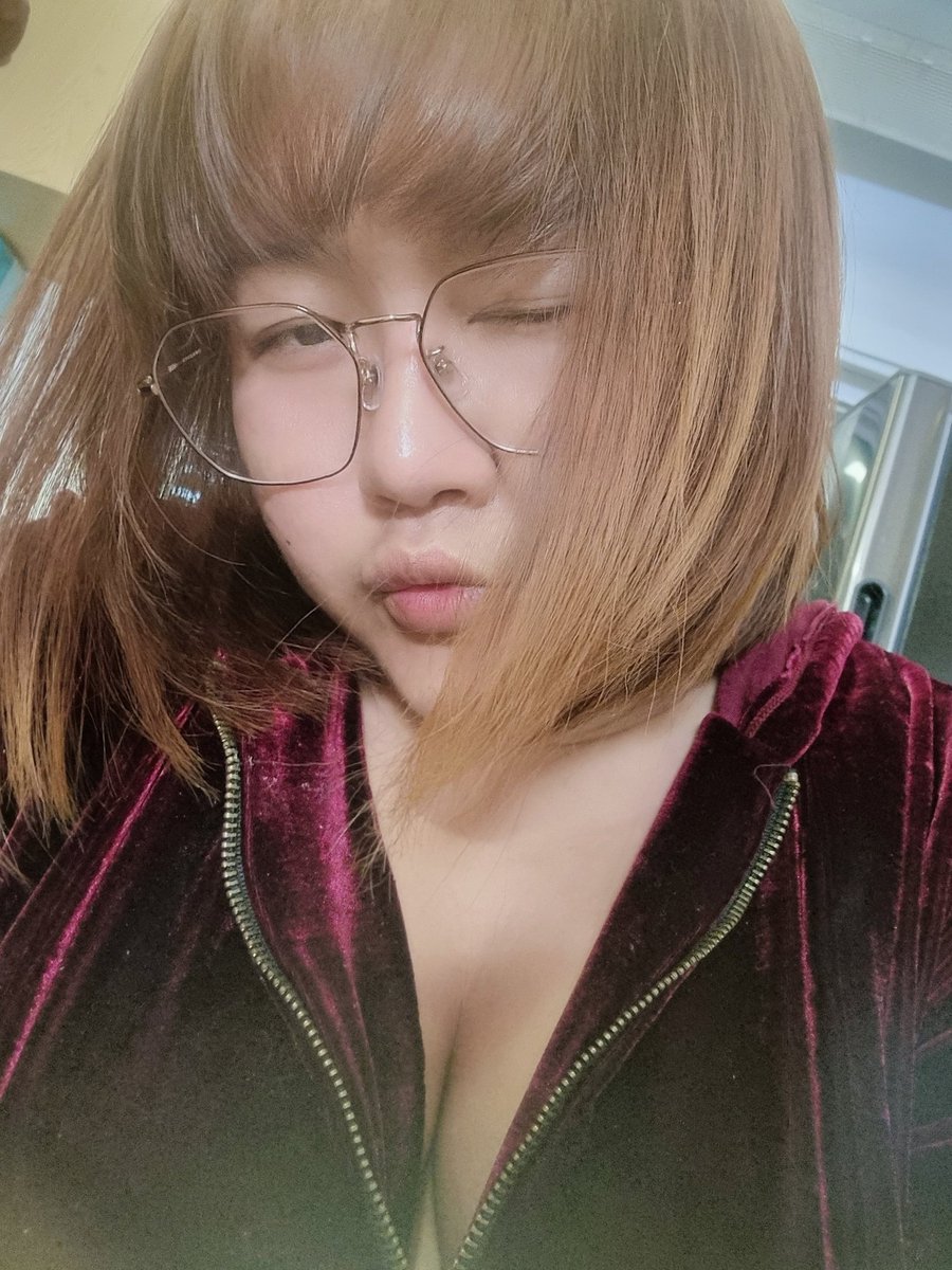 ง่วงนอน💜 tweet media