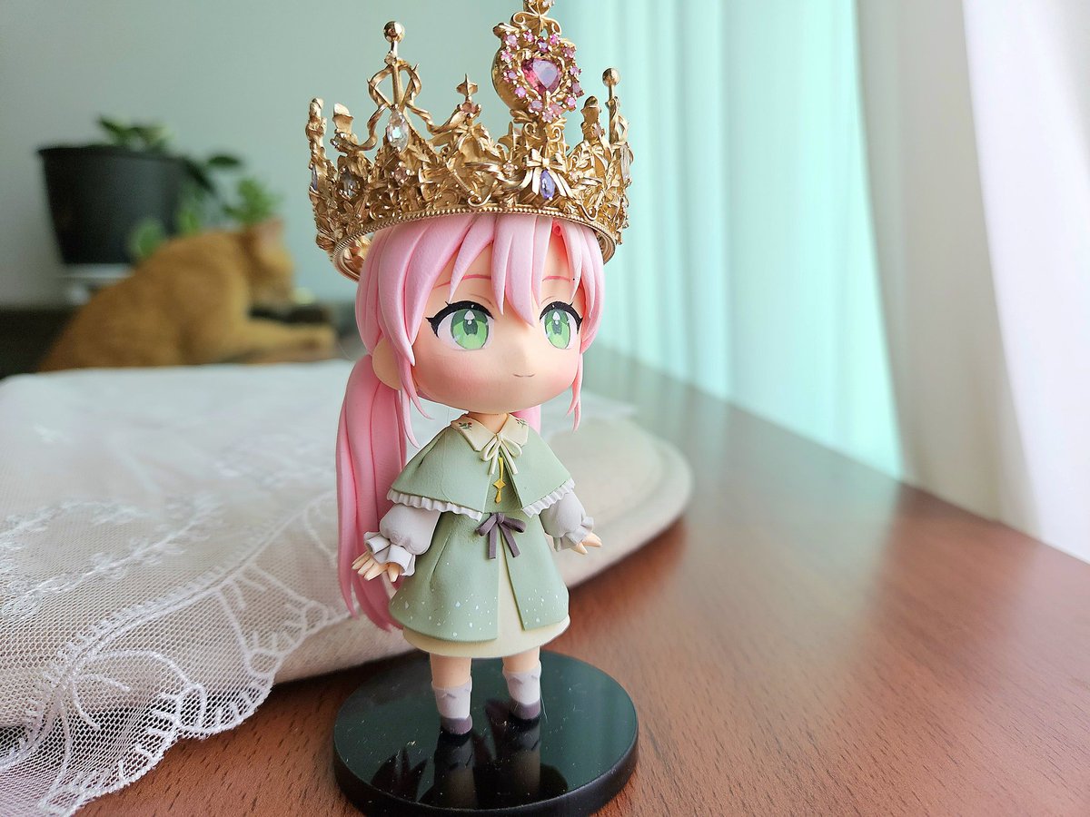 이린비 작가님께서 밀리언페이지 축하선물로 보내주신 왕관이랍니다!!!! 🥹🥹🥹
미니미한게 귀여우면서도 자세히 보면 정말 정교하고 고급스러워서 감탄하게 돼요 🥹🥹🥹 하...정수리에 쓰고다니고 싶다.....