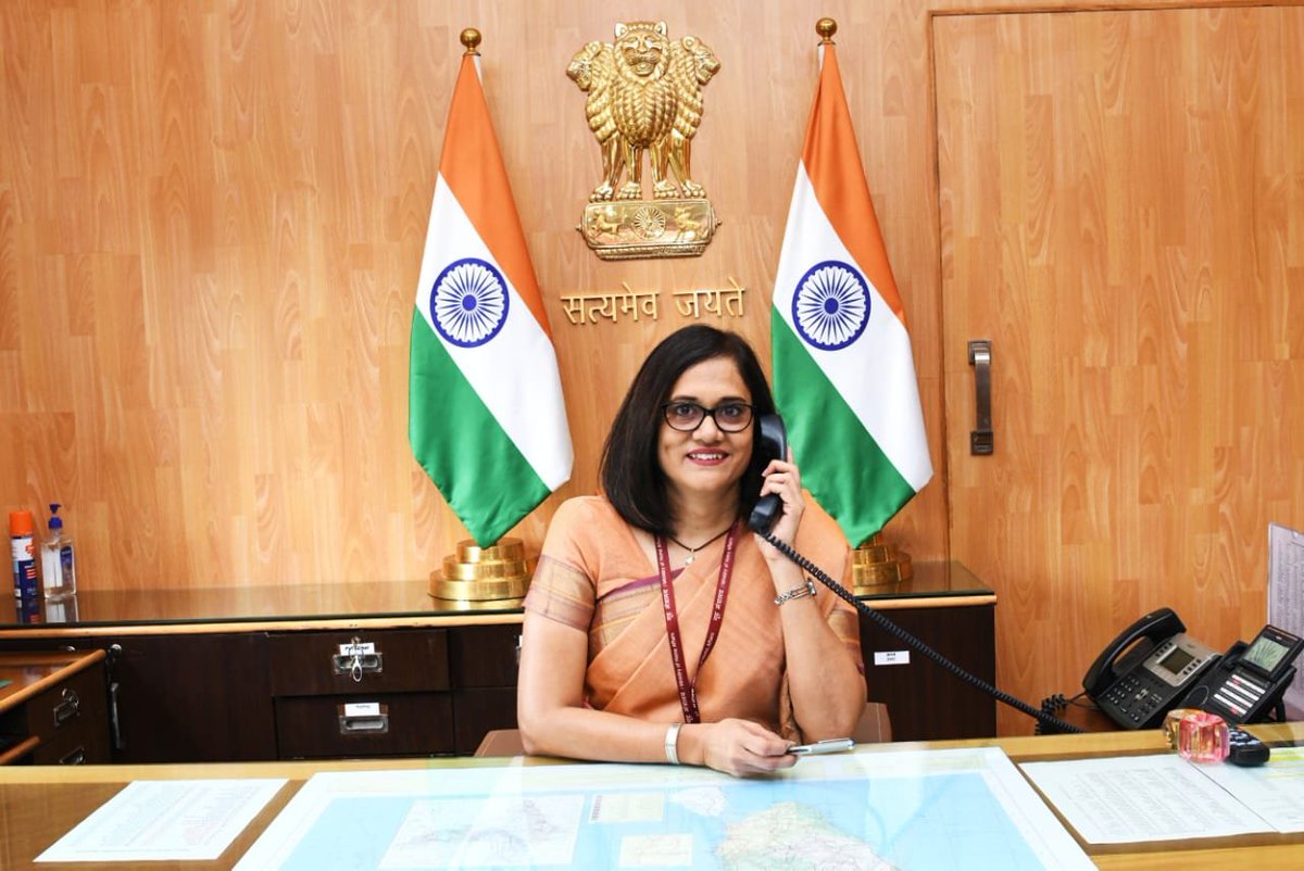 NDTVProfitAlpha's tweet photo. #JayaVarmaSinha, the first woman to head the Railway Board, assumes charge.

Read: https://t.co/wRe5rxIY3V

(📸 @RailMinIndia ) https://t.co/3VISzNzCAS