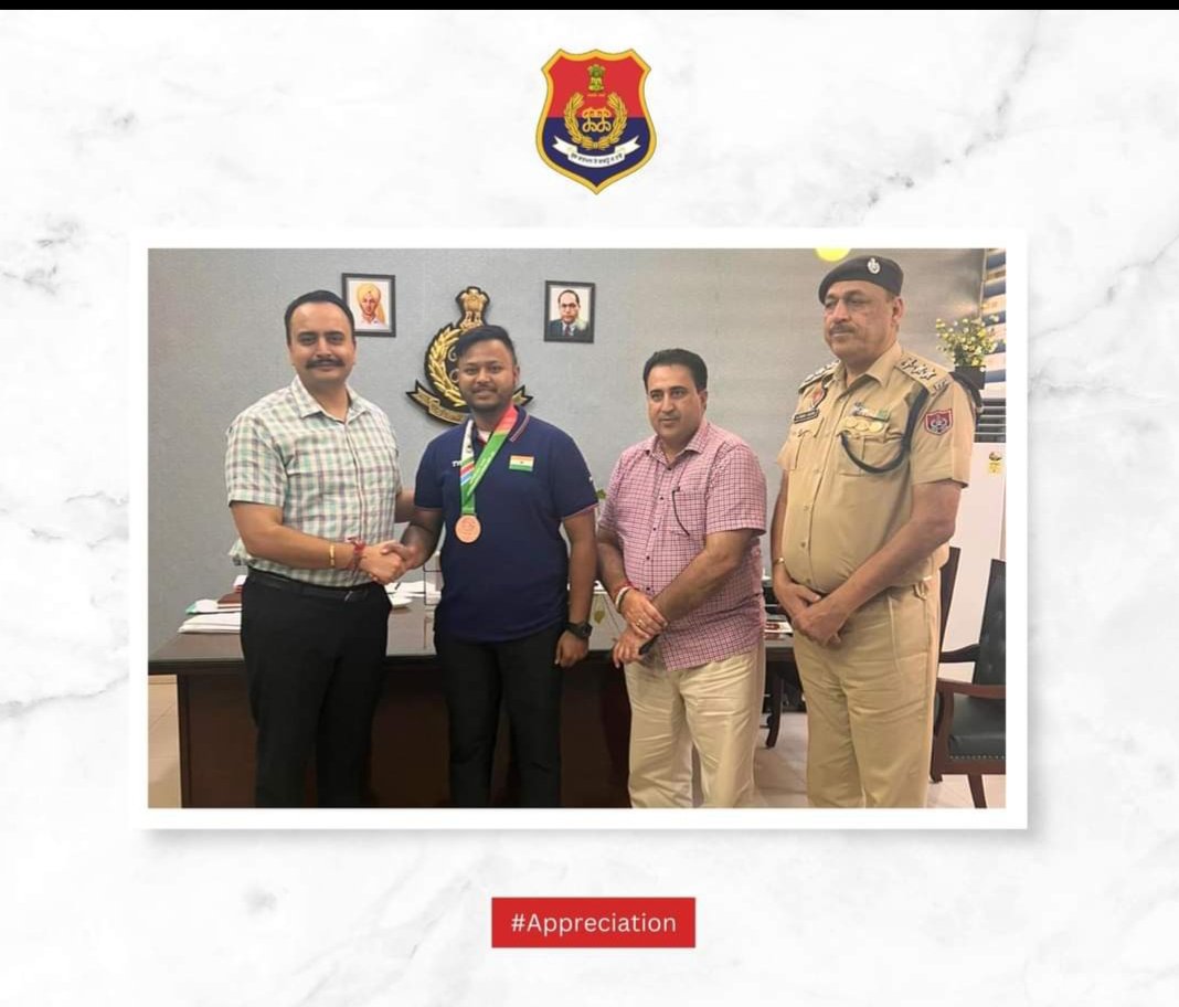 devlalivala's tweet image. Congratulations to my friends #AkshayJain SI Punjab Police  &amp;amp; #RajendraBagul PSI Maharashtra Police for winning the medal for our Country 🇮🇳 in 53rd ISSF World Championship, Baku, Azerbaijan
All the best 👍  
Wish you many more success 🍀
@PunjabPoliceInd @DGPMaharashtra