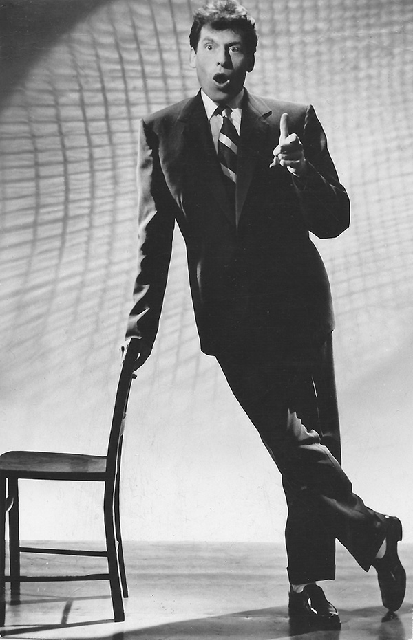 gnbooksuk's tweet photo. Celebrating 100 years since the birth of entertainment legend Larry Grayson. #ShutThatDoor #LarryGrayson100 https://t.co/W7GKUYKz9A