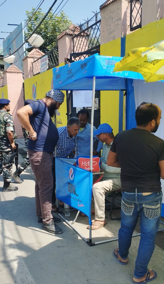 pravesh814's tweet photo. BSNL SIM is in huge demand in Srinagar, Kashmir 👌💐🙏
#BSNL
@BSNL_JK 
@BSNLCorporate https://t.co/jOTvc7E1KH