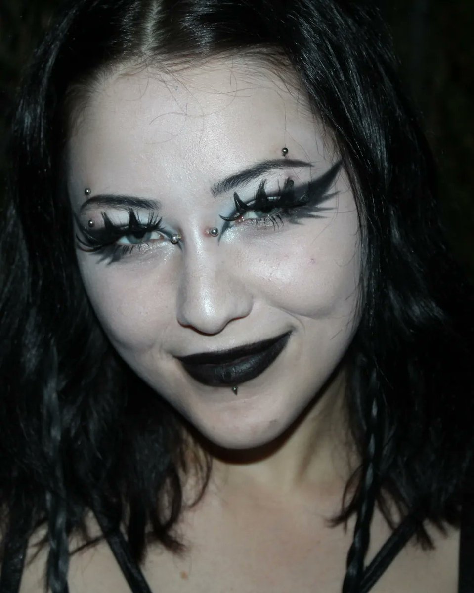 kittyfaun00's tweet photo. Dms r open ;) i need $ for snacks 😼#sellingcontent #nsfwcontent #gothgirl https://t.co/MAcHzERtub