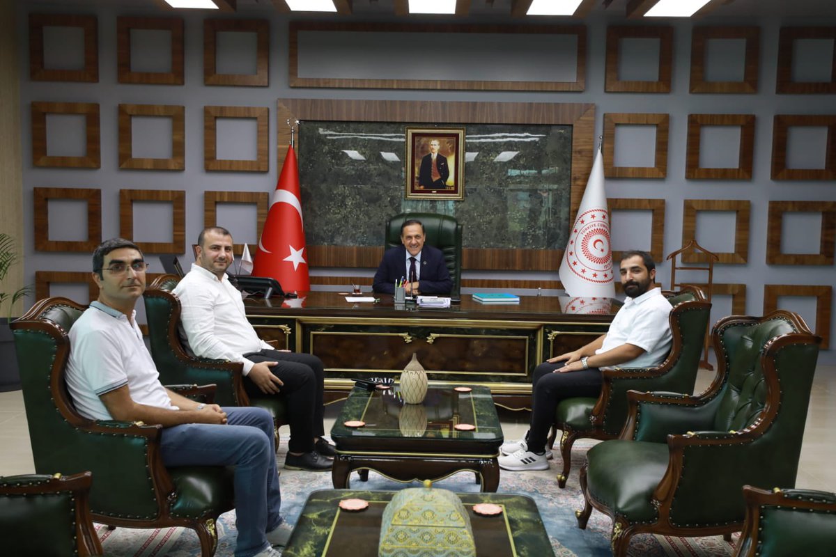 bingolvaliligi's tweet photo. İhlas Haber Ajansı Elazığ Bölge Müdürü Aydın Yorat ve İHA Bingöl Muhabirleri Muhammet Ali Çiftçi ve Remzi Burulday, Valimiz Sayın @ahusta07’ye ‘hayırlı olsun’ ziyaretinde bulundu.

Nazik ziyaretlerinden dolayı kendilerine teşekkür ederiz. https://t.co/JlKQPGFByn