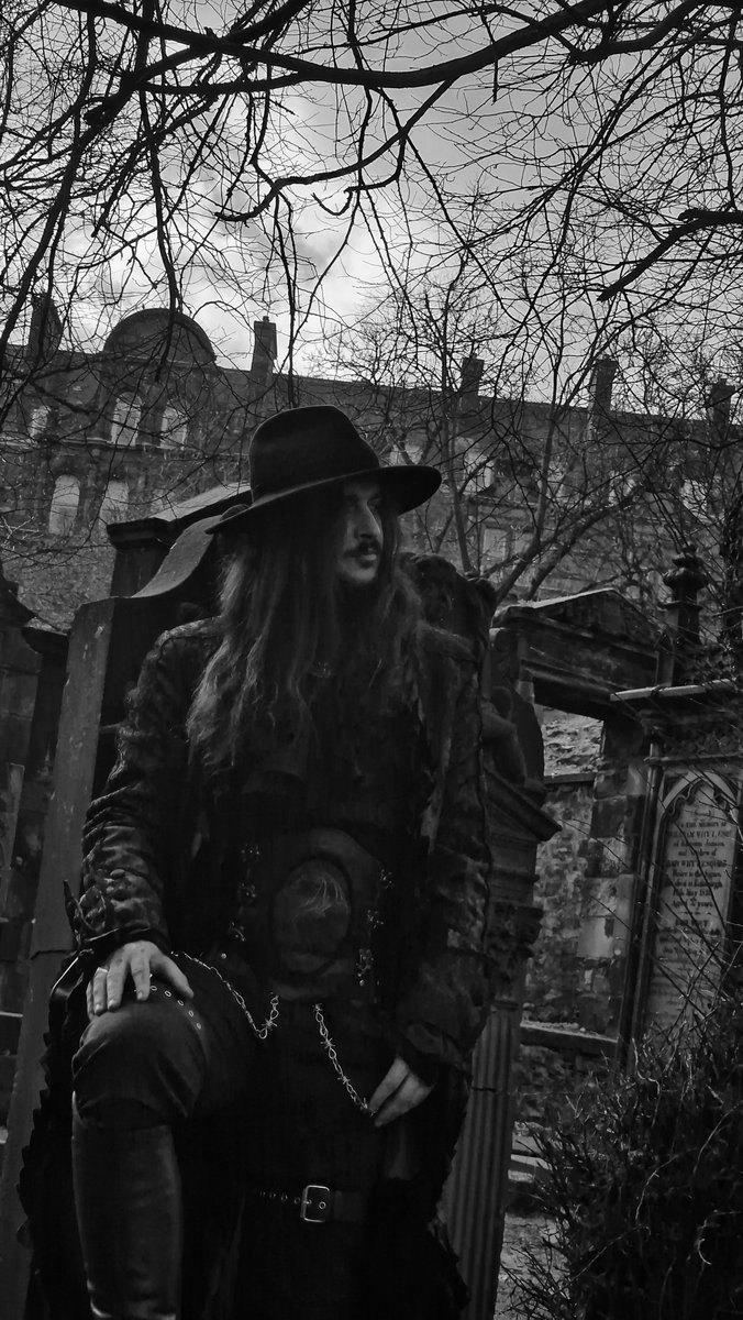 Tmetalicoweb's tweet photo. TruenoReview: Sobrecogido por el paso del tiempo y el sufrimiento. El debut de la OMB #LordsofShadows, Echoes of Yore es un tributo al GothicDoom de los 90, 7 temas de pura melancolía con invitados de lujo como Heike Langhans(ex-Draconian) o Aaron Stainthorpe (MyDyingBride) (1/2) https://t.co/n52xOnNLao