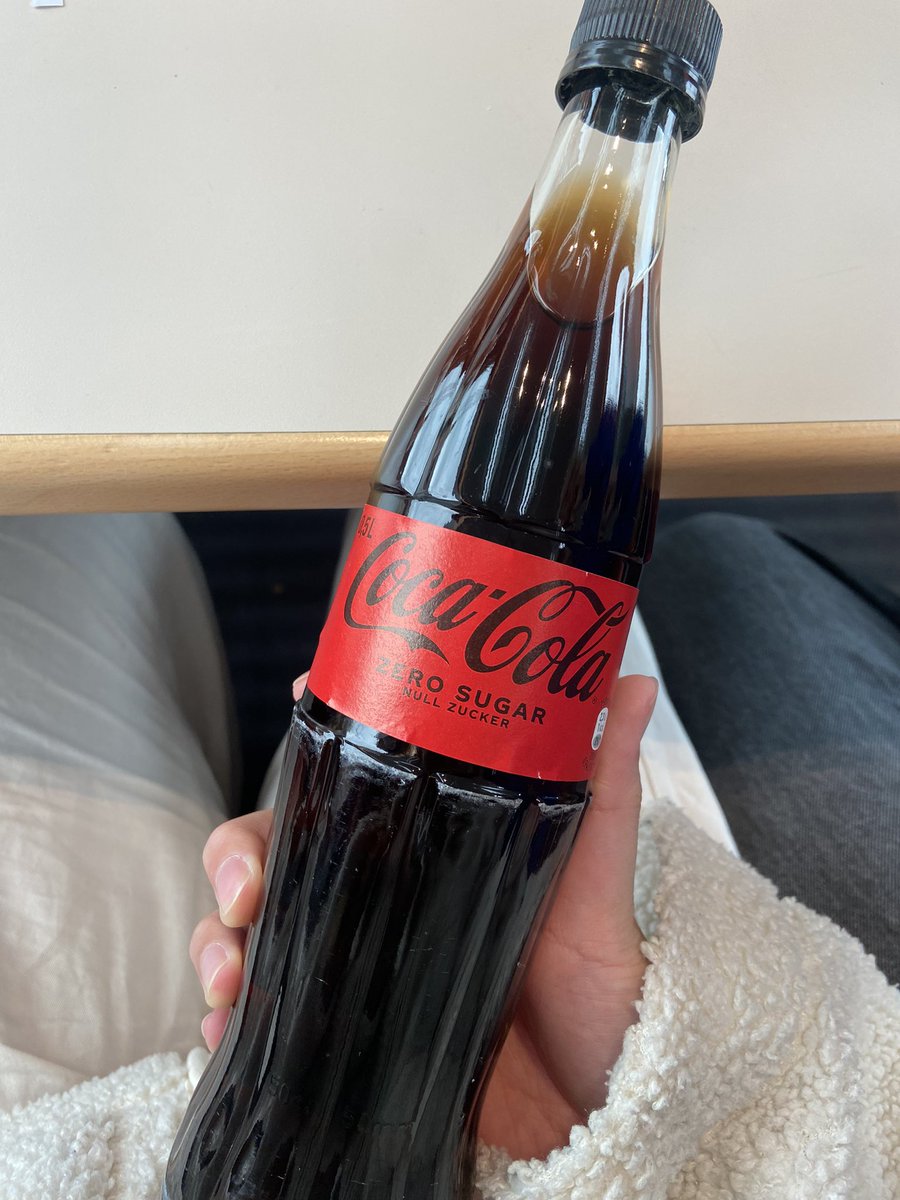 Einfach auf dem Nacken vom Zugführer 0u0♥️
Endlich lohnt es sich mal verspätet anzukommen ^u^ 
#ehrenhafterZugführer