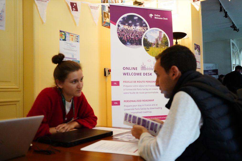 UnivParisSaclay's tweet photo. 👍 [#ArrivalDays]  
Until September 5, we will help you 🤝 with all the #administrative procedures needed to start your year off smoothly ! Opening a bank account, registering for social security, learn more about housing, financial aid...  
Infos 👉 https://t.co/KMHL8wx1yG https://t.co/VBvLpEfTK4