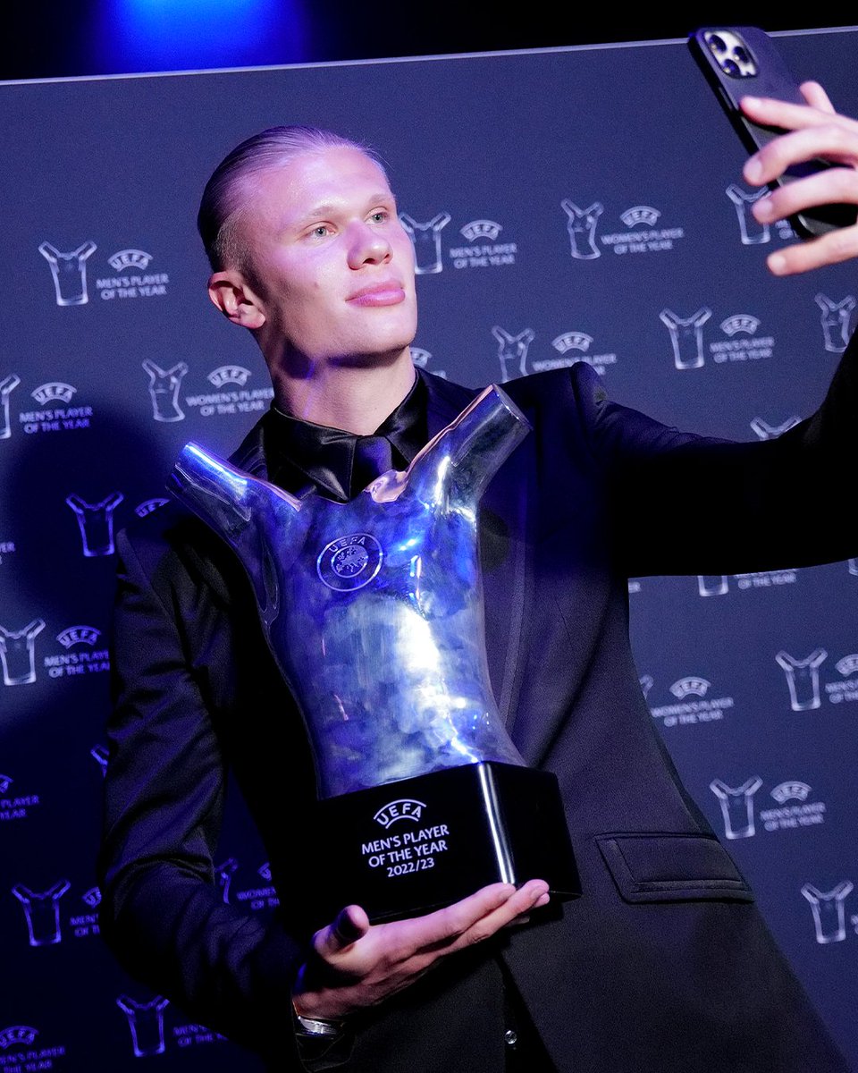 ChampionsLeague's tweet photo. Haaland joins an elite group 🏆 [THREAD]

#UEFAawards https://t.co/cdswnj2LXh