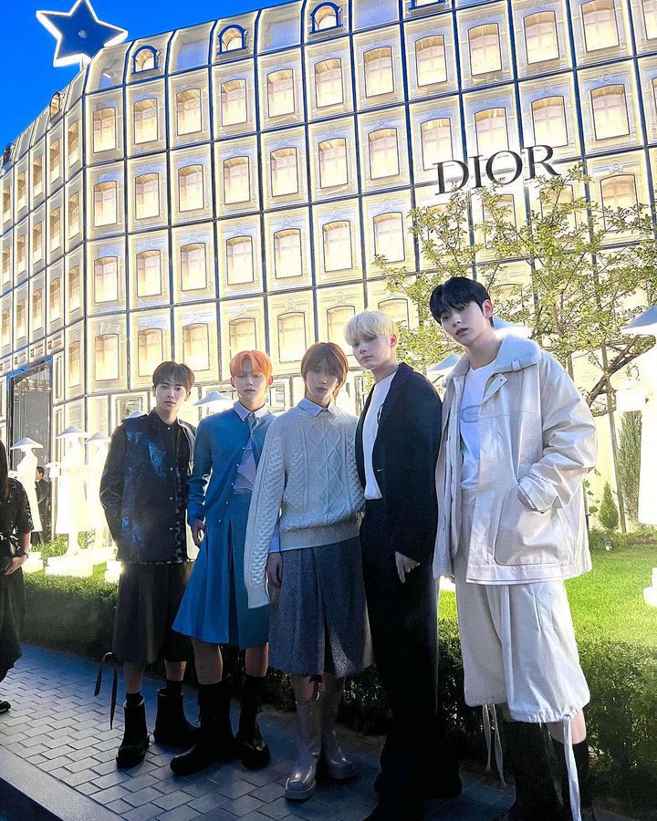 TXTUNOFFlClAL's tweet photo. FIRST DIOR GROUP AMBASSADOR https://t.co/vMo7g3xaFJ