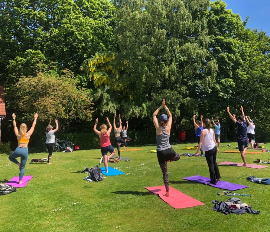 Yoga will be on tomorrow, Saturday 1-2pm <a href="/MerseyBowmen/">Mersey Bowmen LTC</a> Open to all/the public!
Come and enjoy a good stretch and a chance for relaxation in Sefton Park.
The weather is currently looking sunny at 20 degrees.
£2.50 members, £3.50 non-members price.
Book here rosannagordon.com/yoga-classes/g…