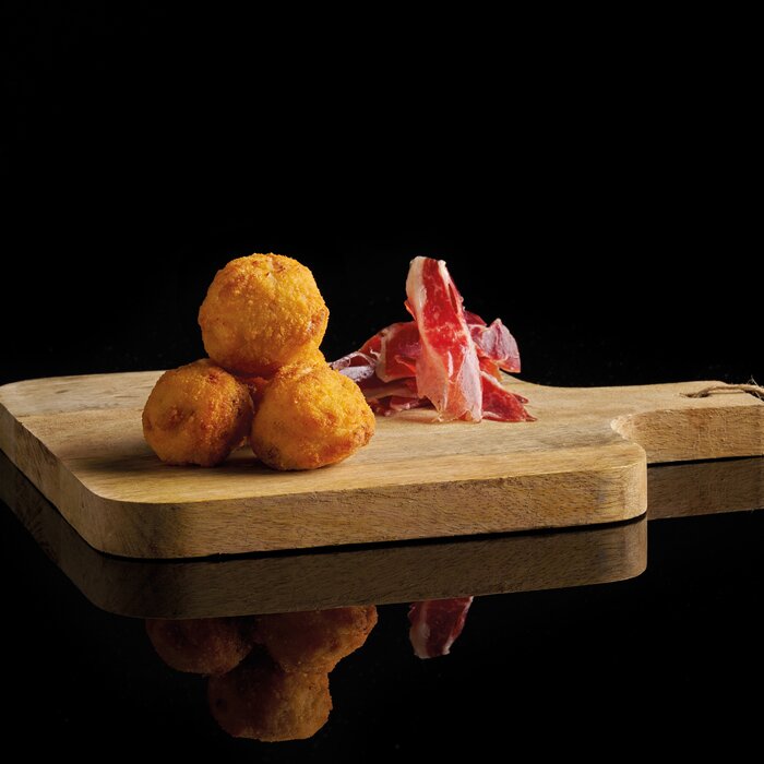 croquetas_ricas's tweet photo. Croquetas de jamón ibérico, las más vendidas del mercado en España.
El sabor clásico por excelencia en el mundo #croquetero
https://t.co/5XzplTnQJZ
#CroquetasRicas #Croquetas #CroquetasOnline #CroquetasGourmet #CroquetasJamón #Croquetasjamónibérico #CroquetasCaseras https://t.co/AjFStPvyi7
