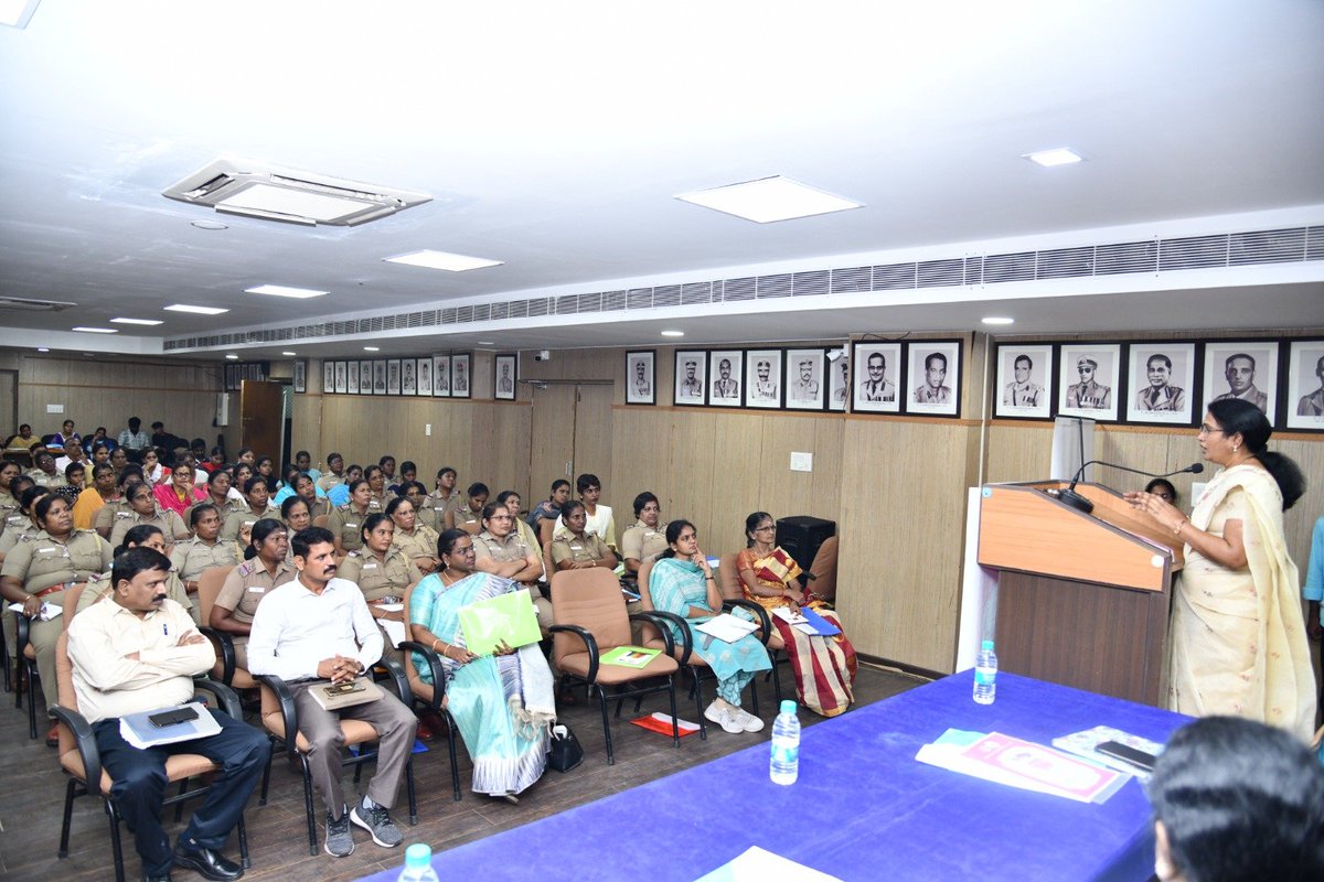 chennaipolice_'s tweet photo. சென்னை பெருநகர காவல் துறையும், மாநில மகளிர் ஆணையமும் இணைந்து சென்னையில் உள்ள அனைத்து மகளிர் காவல் நிலைய காவல் ஆய்வாளர்கள் மற்றும் உதவி ஆய்வாளர்களுக்கு  ஒரு நாள் புத்தாக்க பயிற்சி கூட்டம் சென்னை பெருநகர காவல் ஆணையாளர் அலுவலக கலந்தாய்வு கூடத்தில் காவல் கூடுதல் ஆணையர் திருமதி மகேஸ்வரி இ.கா.ப. அவர்களின் தலைமையில் நடைபெற்றது. இந்நிகழ்ச்சியில் மாநில மகளிர் ஆணைய தலைவர் திருமதி குமாரி மற்றும் பலர் கலந்து கொண்டனர்.
இதில் பெண்கள் மற்றும் குழந்தைகளுக்கு எதிரான குற்றங்களை கையாள்வதில் ஏற்படும் பிரச்சனைகள் மற்றும் POCSO-சம்பந்தப்பட்ட குற்றங்களால் பாதிக்கப்பட்ட குழந்தைகளை கையாளும் போது ஏற்படும் இடர்பாடுகள் ஆகியவற்றை எவ்வாறு திறம்பட கையாள்வது என்பது குறித்து பயிற்சி அளித்தனர்.

@chennaipolice_ and Tamil Nadu State Commission for Women @NaduFor jointly organized a one-day refresher training session for All Women Police Station Inspectors and Sub-Inspectors in Chennai.
Tmt. Kumari, Chairperson, Tamil Nadu State Commission for Women, Tmt. Maheshwari IPS, Additional Commissioner of Police leadership and others participated.
This included training them on how to effectively deal with the issues involved in dealing with crimes against women and children and the pitfalls of dealing with child victims of POCSO-related crimes.
#womensafety 
@NCWIndia