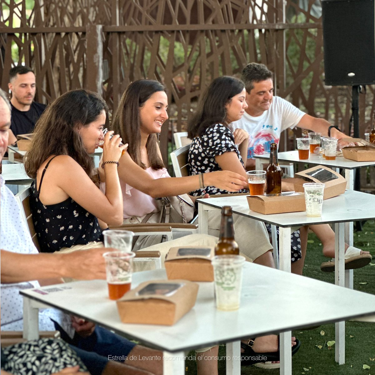 Ambientazo en las catas de cerveza gratuitas de la Feria de Septiembre en el Jardín del Malecón 💚🍻 El próximo 6 de septiembre tendremos otros dos pases, a las 20h y las 22h. Las invitaciones podrás conseguirlas la misma mañana en compralaentrada.com