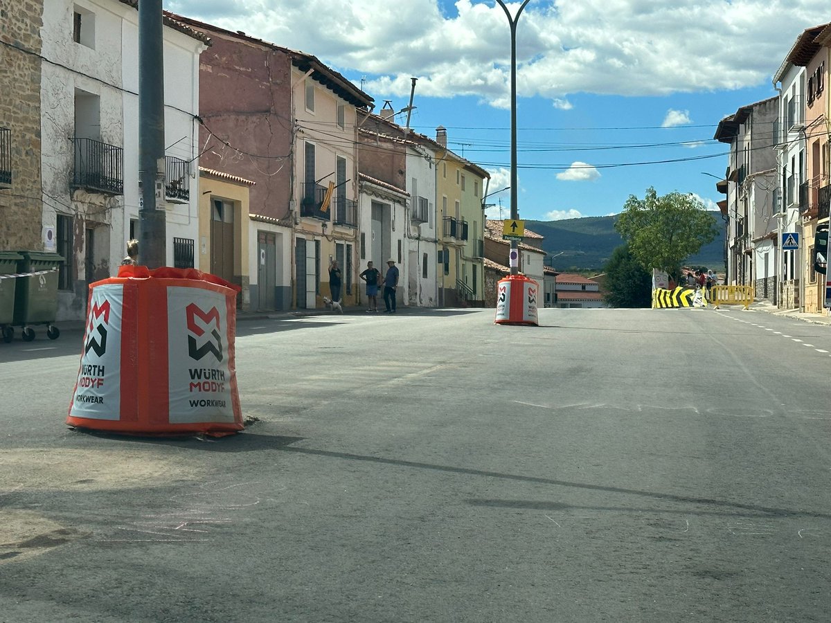 Adam Hansen tweet media