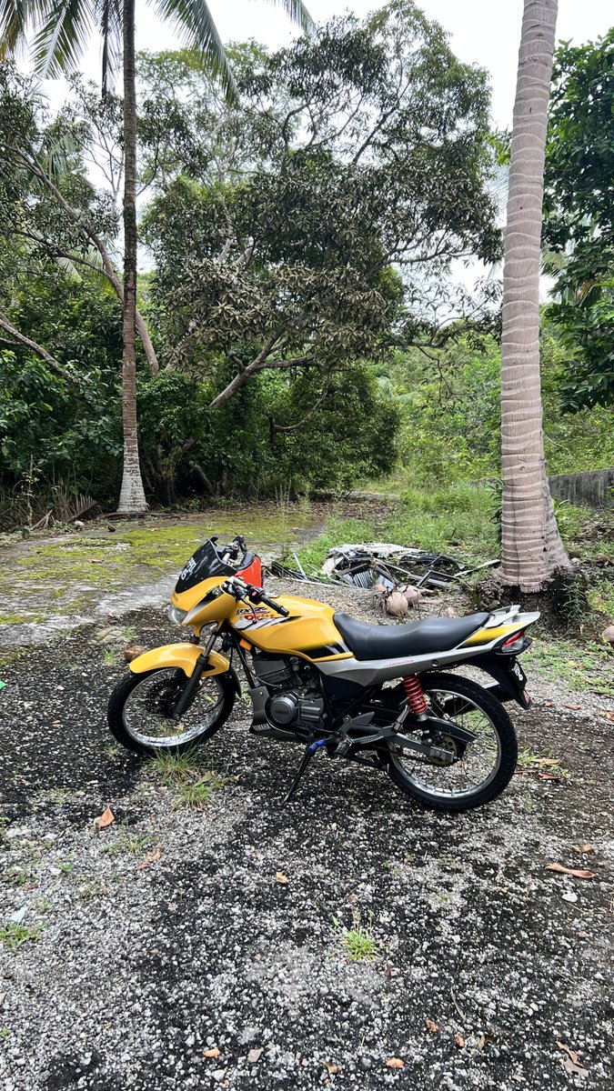BikersRanger's tweet photo. Motor bertahun usianya tapi tetap berharga bagi sesetengah π
#SanggapThrottle #TheBikersRanger #tbr #kapcaijahat #jenterapejuang #duniaduaroda #kapcai #ride #convoi #santai #cuprix #motor #malaysia https://t.co/L9LkbOxxmw