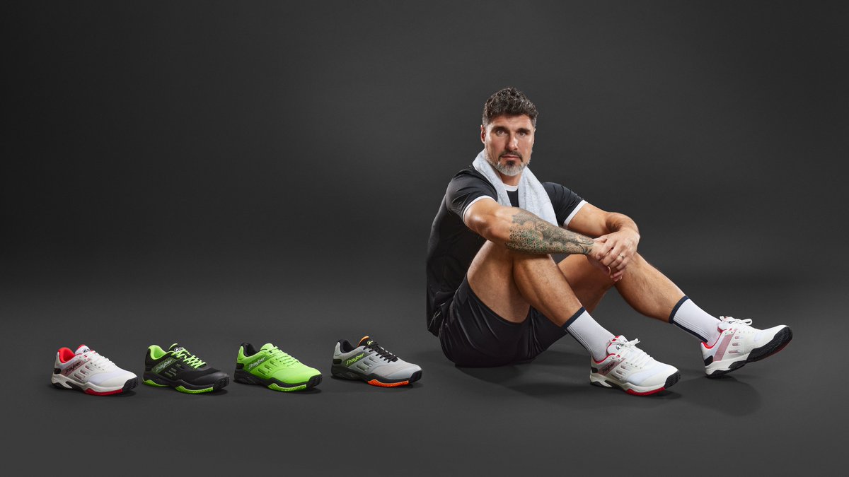 Black Carbon Series, las zapatillas de pádel diseñadas junto al jugador profesional <a href="/gomezsilingo/">Agustin G. Silingo</a>. ¡Elige tu color! 

jhayber.com/es/catalogo/fa… 

#Zapatillas #padel #JhayberPadel