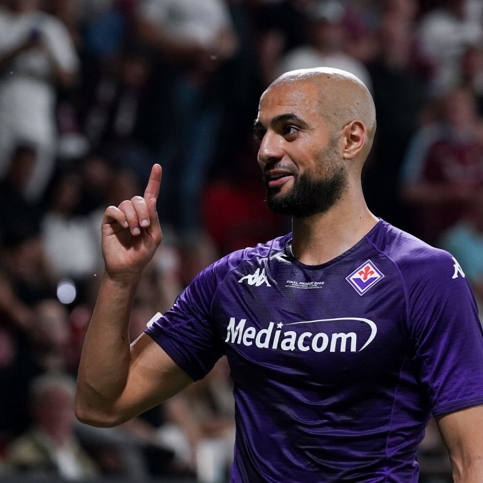 centredevils's tweet photo. 🚨🚨🌖| BREAKING: Sofyan Amrabat is now undergoing his #mufc medical at the San Rossore clinic in Pisa! Fiorentina are ready to accept the offer on the table from United. [@Gazzetta_it] https://t.co/jVKKvTL1dd