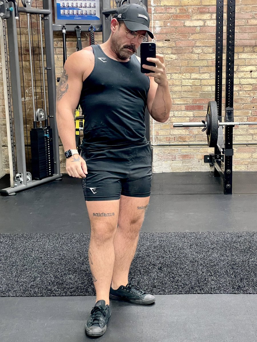 allthatsmartazz's tweet photo. First day of #Slutember ? 30 days till my birthday. Gimme all the love and tings. #muscledad #gaymuscle #gaybodybuilder https://t.co/IIZosKmW6y