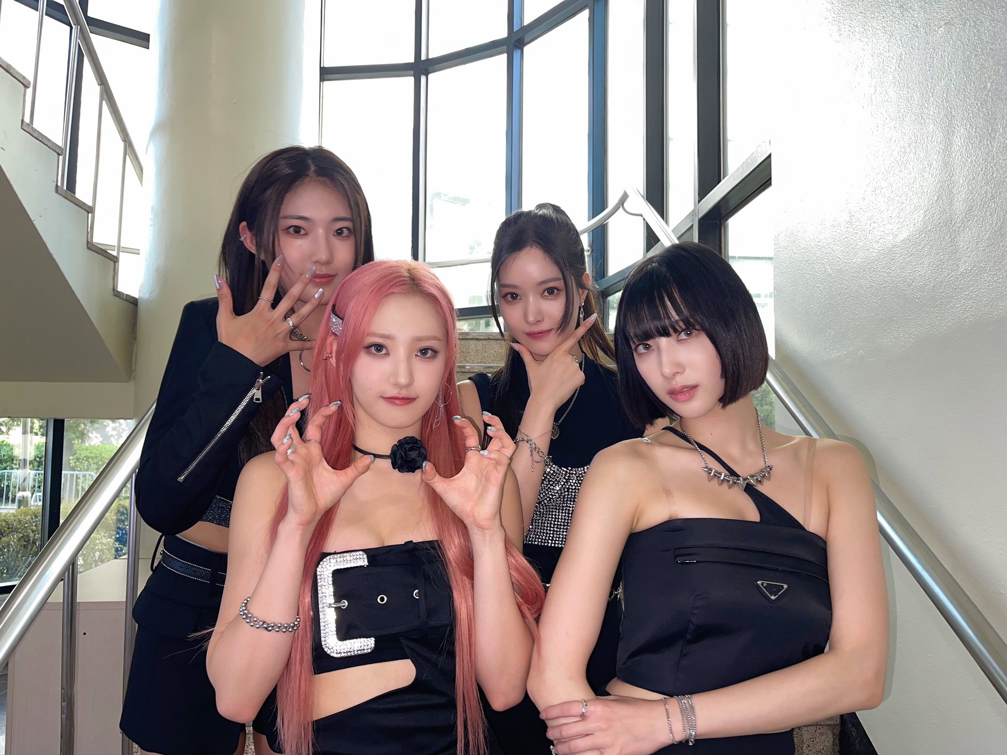 F473CbXaYAAiK-1?format=jpg&name=large