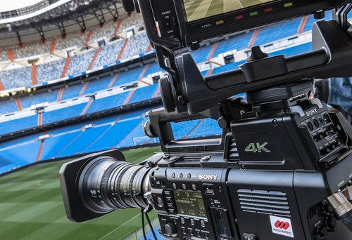 RMadridistaReal's tweet image. ⚪‼️ El Real Madrid prohíbe a LALIGA la producción desde el Santiago Bernabéu de las previas y postpartidos, que se emitirán desde un estudio de Barcelona, según @relevo.