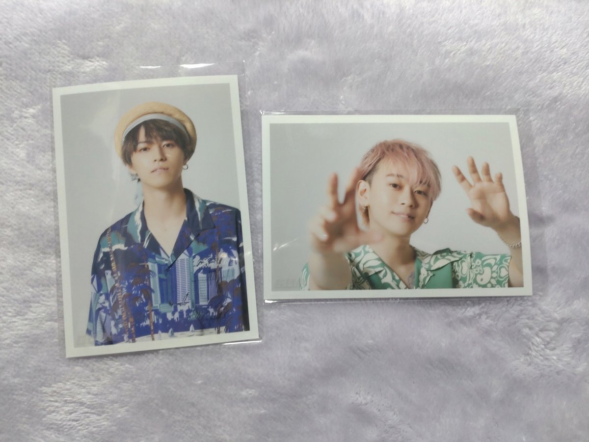 BT_2blue's tweet photo. 超特急　B9　生写真　交換

【譲】タカシ　シューヤ(画像1枚目)
【求】ハル(求スタンプのもの)

タカシ⇄アップ、シューヤ⇄引きでの交換優先
郵送で同日発送希望
スリーブ＋硬質ケース＋防水対策をして交換していただける方、お気軽にお声掛けください https://t.co/eHBXtX8bir