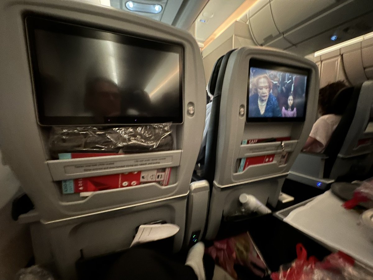 Do better #Delta. I paid full boat for a Premium Select seat from ATL-ICN only to have to eat all meals and work off my lap for 15 hours because the tray table was broken/missing! Not to mention my TV screen turned itself off every 5 minutes! Perhaps an improvement for my return?
