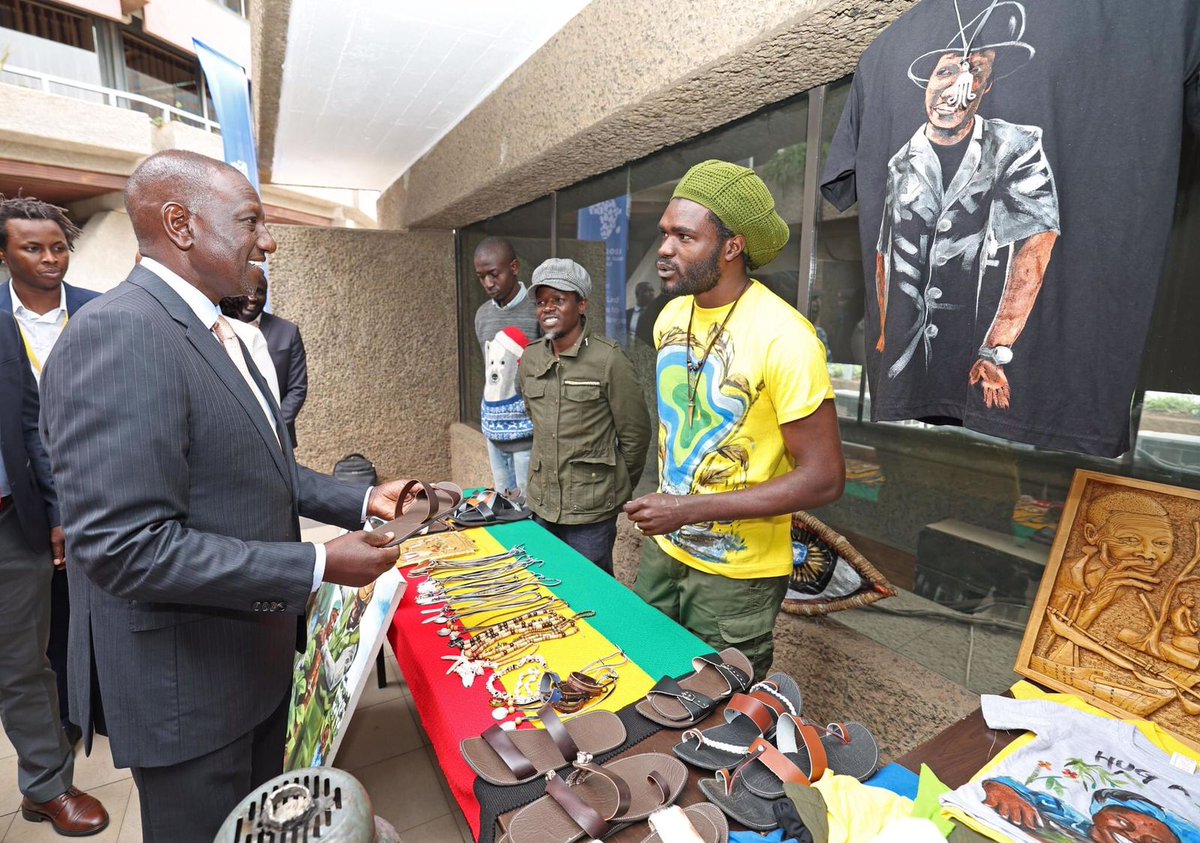 The Africa we want #AGENDA63. H.E <a href="/WilliamsRuto/">William Samoei Ruto, PhD</a> took the initiative to visit the innovations on #Climate Action by Youth in Africa. #AYCA2023 #ACS23 @HonTuya <a href="/AfDB_Group/">African Development Bank Group</a> <a href="/lizwathuti/">Elizabeth Wathuti , O.G.W 🇰🇪</a>