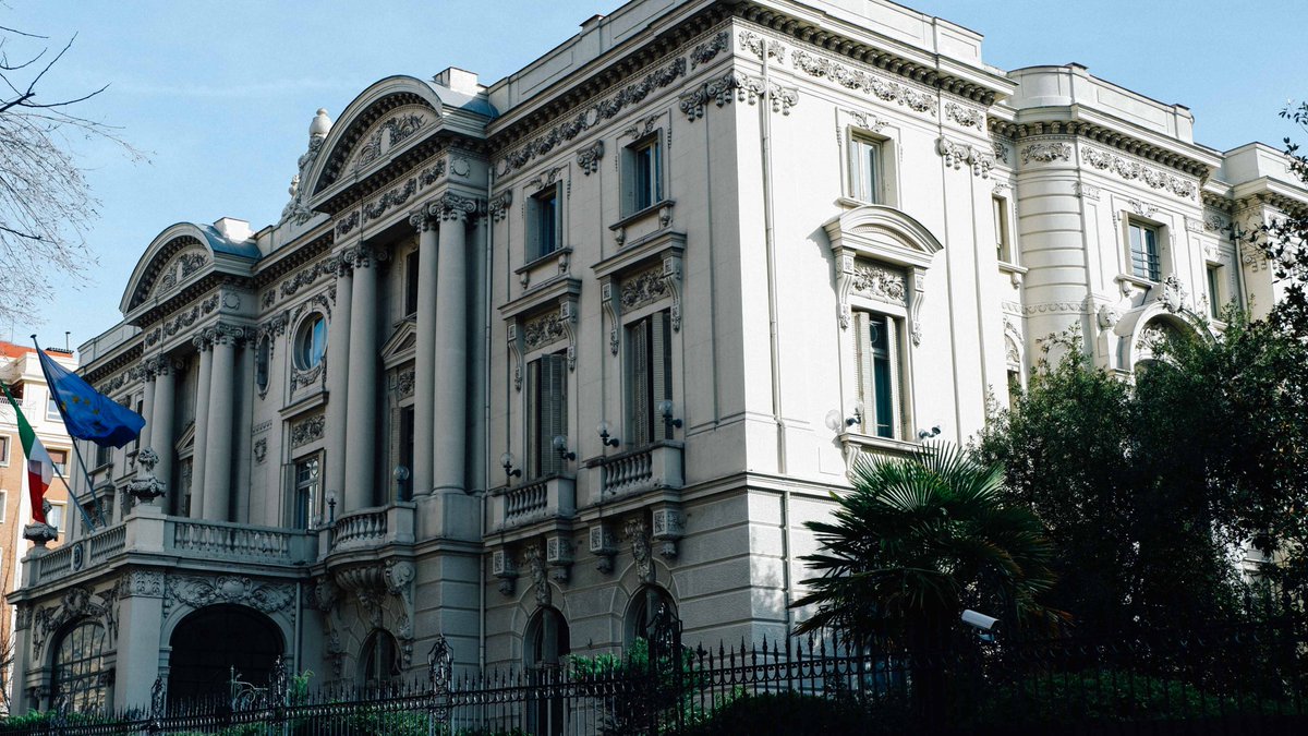 Italy in Spain tweet media