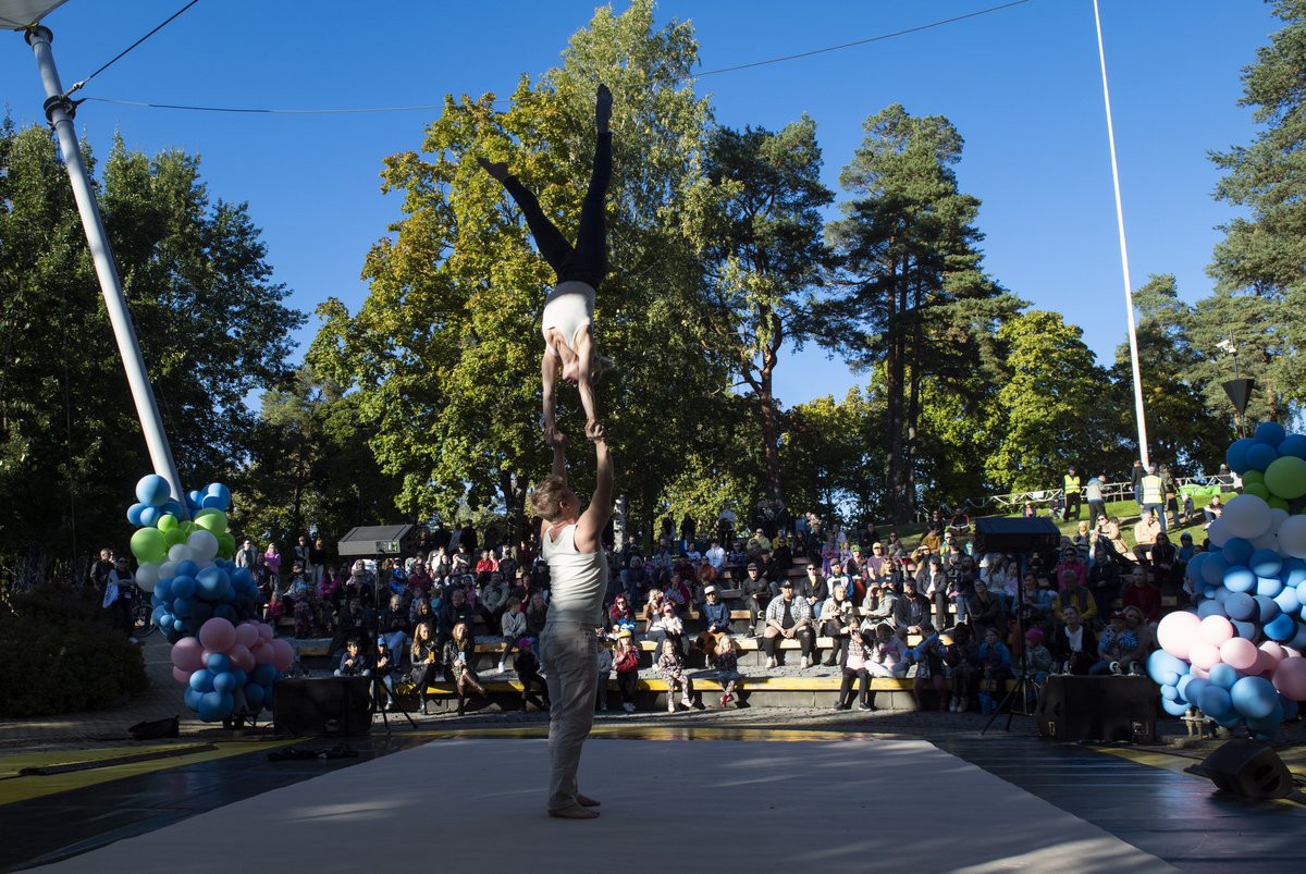 #Sirkusmarkkinat villitsee Keravalla 9.–10. syyskuuta Esiintyjäkaartiin lukeutuvat muun muassa Arctic Ensemble, Sorin Sirkus, Simon Llewellyn Circus sekä Lumo Company. Sinkassa avautuu teemaan sopiva Taikaa! -näyttely. Tervetuloa!

kerava.fi/tapahtumat/sir…