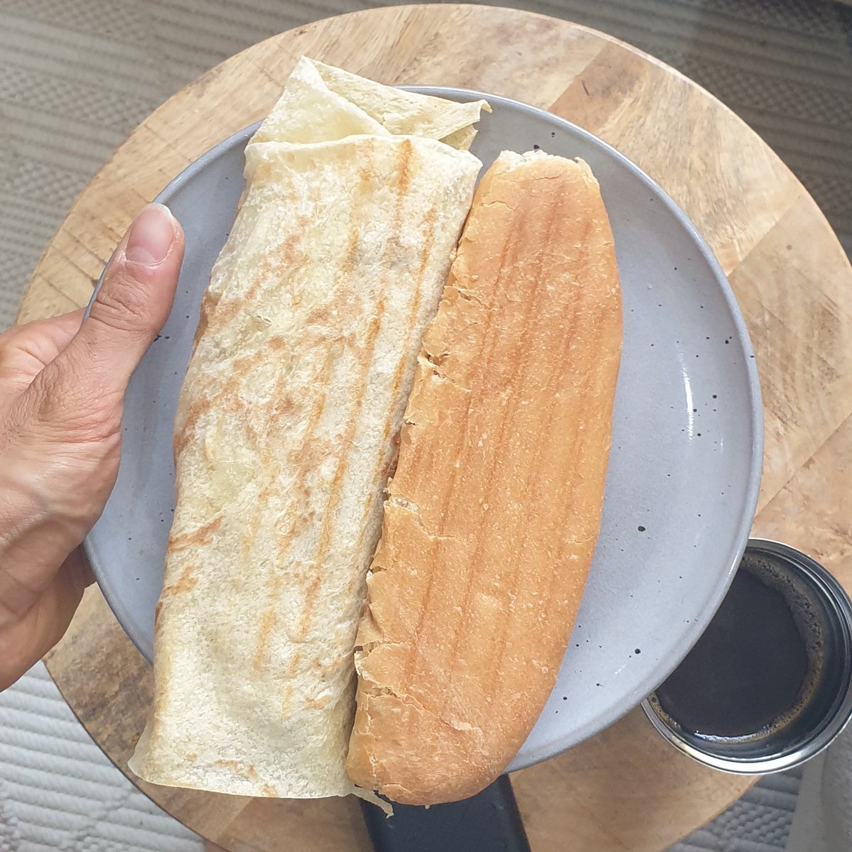 i3she's tweet image. &quot;طال السكوت بينا ..
وكان ودي لك اشكيّ&quot;
ء 🎶🥺😴 #Deload