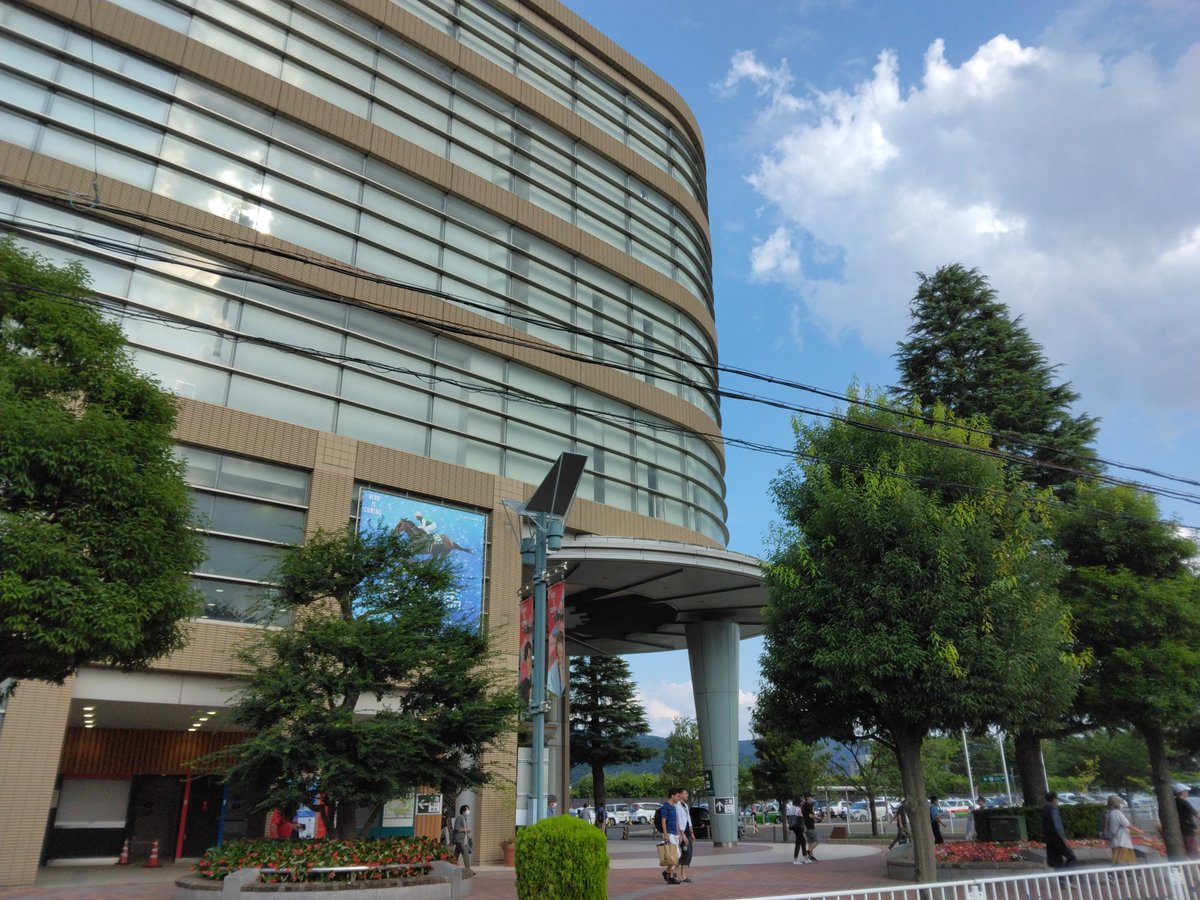 Teashark3316's tweet photo. 札幌2歳ステークス
◎ギャンブルルーム

ギャンブルルーム(競馬場)は楽しい。
正しい馬名の由来は
イギリスV&amp;A博物館にあるシャンデリアが目を惹く空間だそうです。 https://t.co/9EZ8bUTGAf