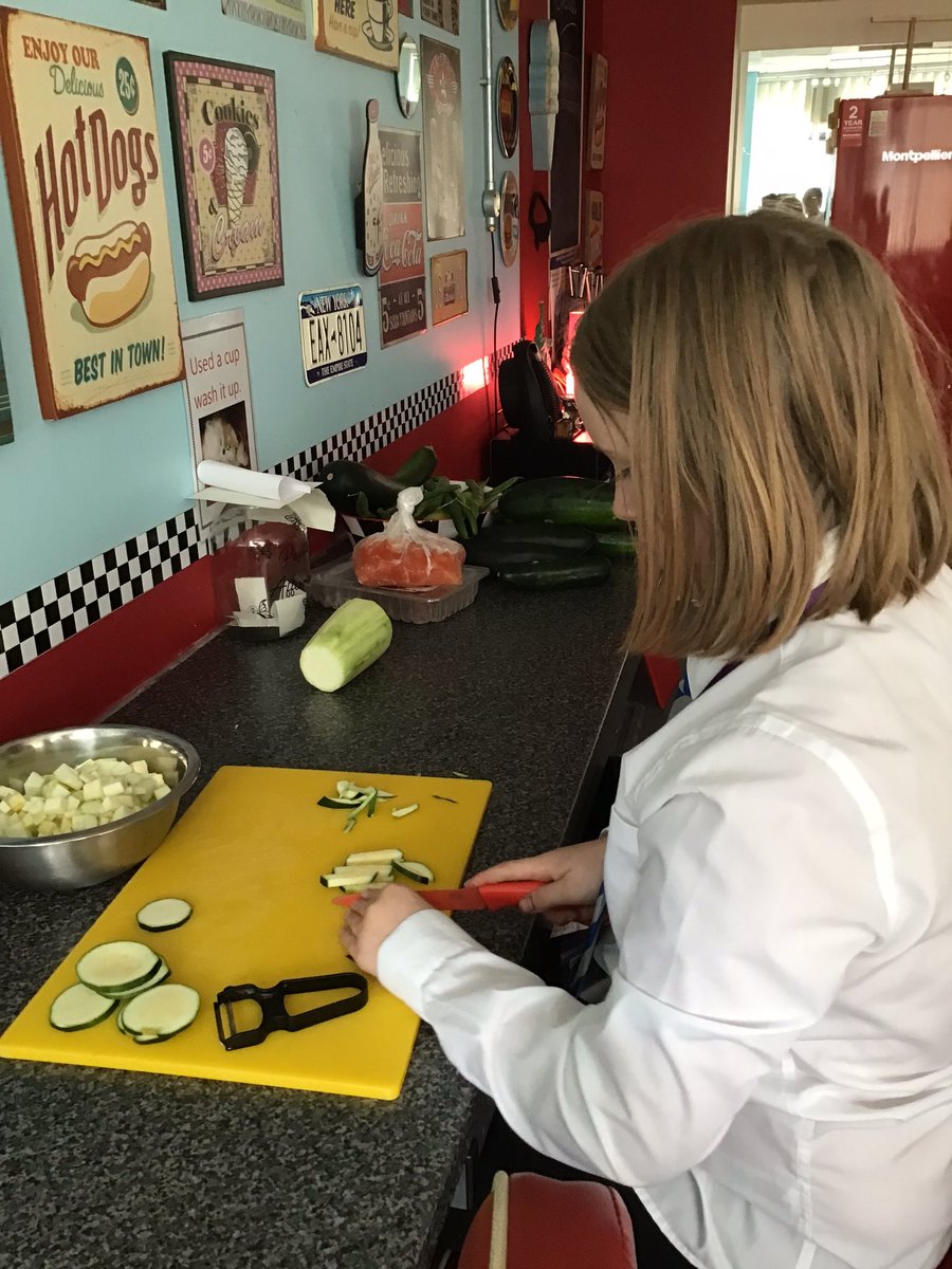 Amazing knife this week by Ewan and Scothia